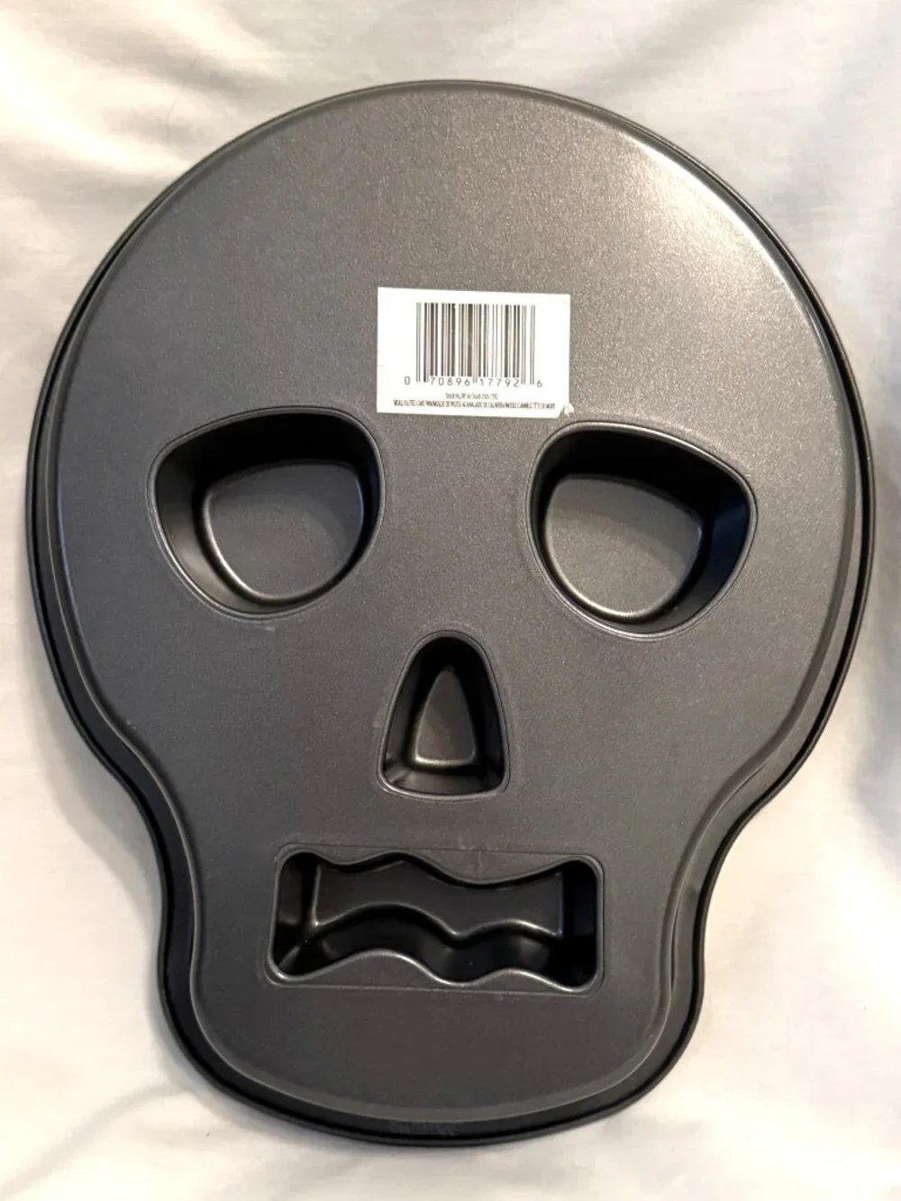 NWT Wilton Halloween Non-Stick Cake Pan Sugar Skull Day Of The Dead Skeleton